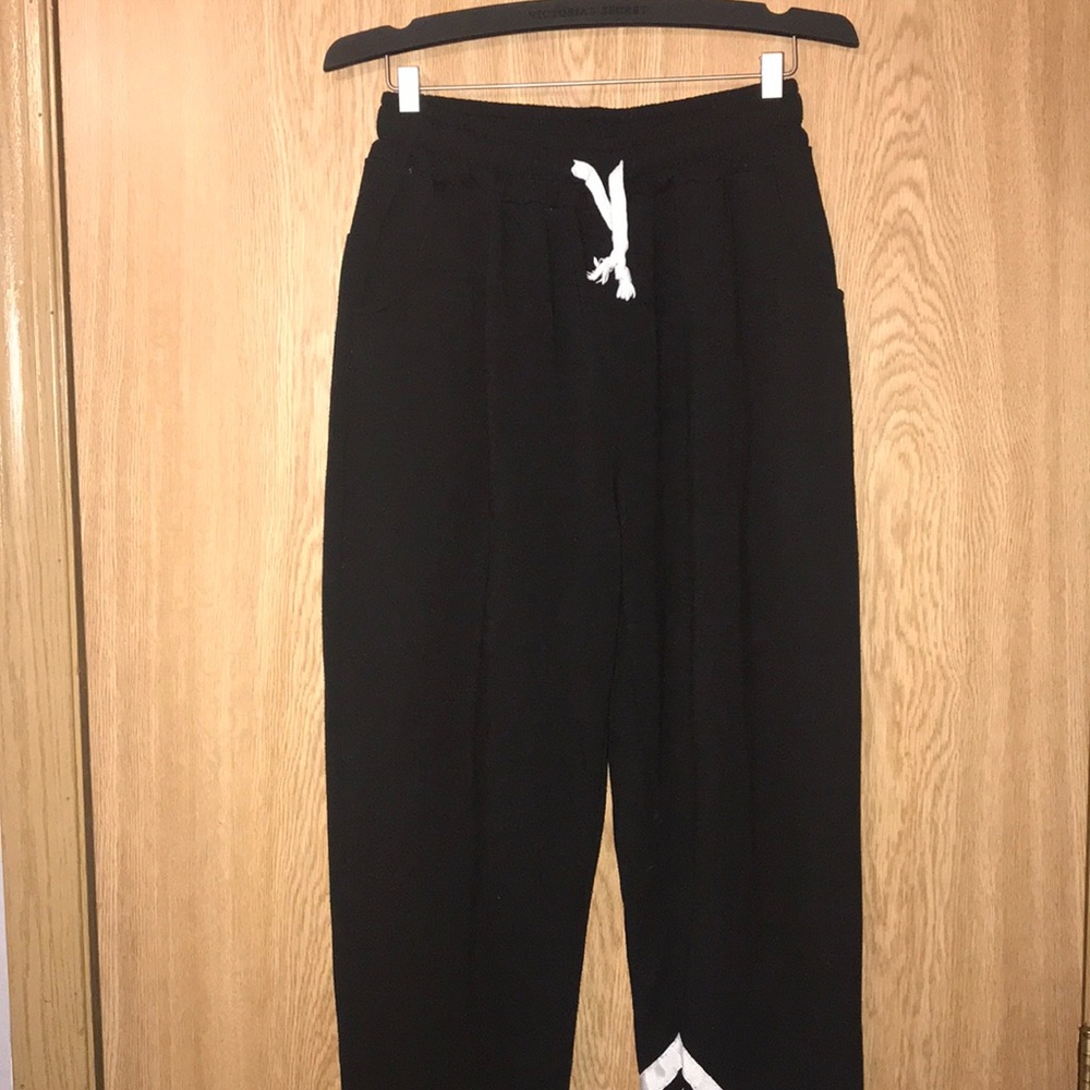 Sweatpants with white stripes on left leg